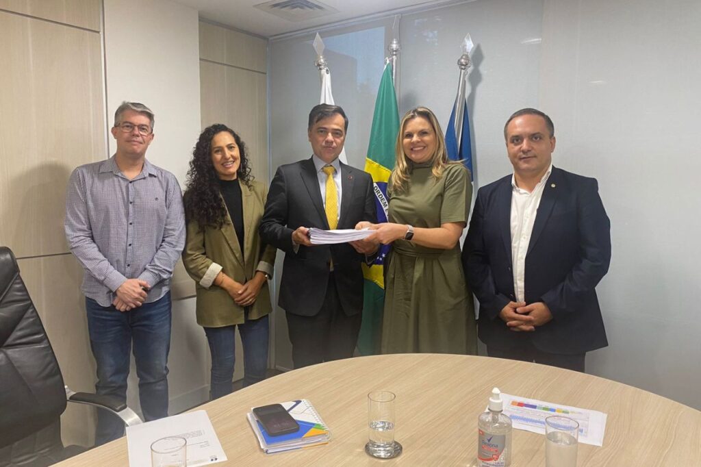 Resumo de Notícias ABC Agora - 18/03/2023 4 Em Brasília, deputada Carla Morando entra com representação contra ENEL no Ministério de Minas e Energia e na ANEEL