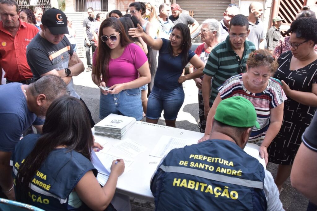 Santo André entrega 103 escrituras a moradores do Núcleo Nova Progresso 3 Santo André entrega 103 escrituras a moradores do Núcleo Nova Progresso