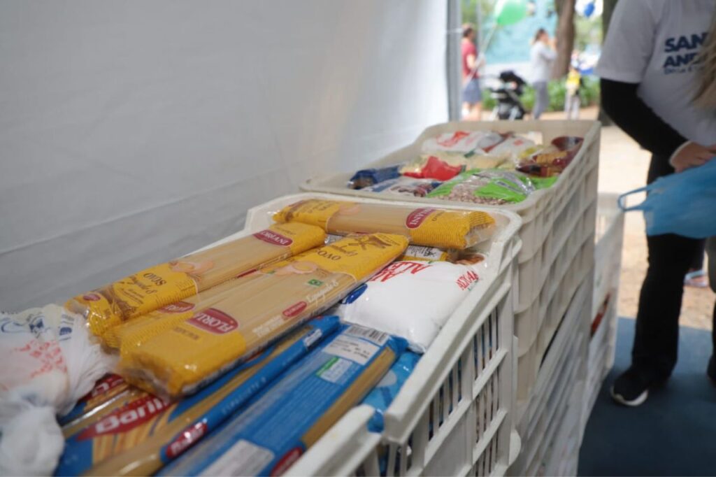 Caça ao Tesouro de Páscoa atrai 6 mil crianças e arrecada 3 toneladas de alimentos 2 Caça ao Tesouro de Páscoa atrai 6 mil crianças e arrecada 3 toneladas de alimentos