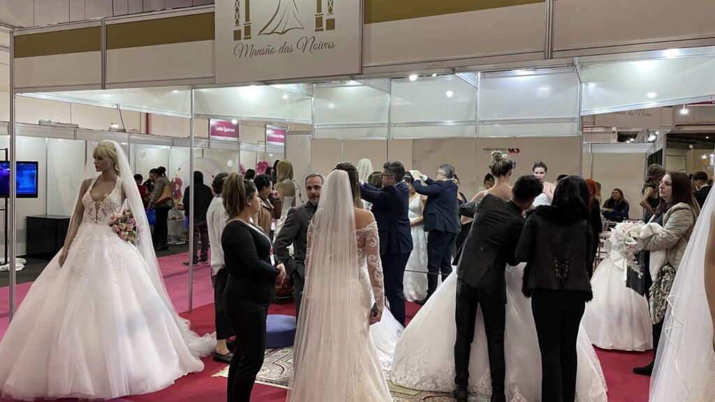Gravata PIX, cerimonialista PET, live painting, vestidos de noivas importados da Turquia entre outros são destaques da 109ª Expo Noivas & Festas