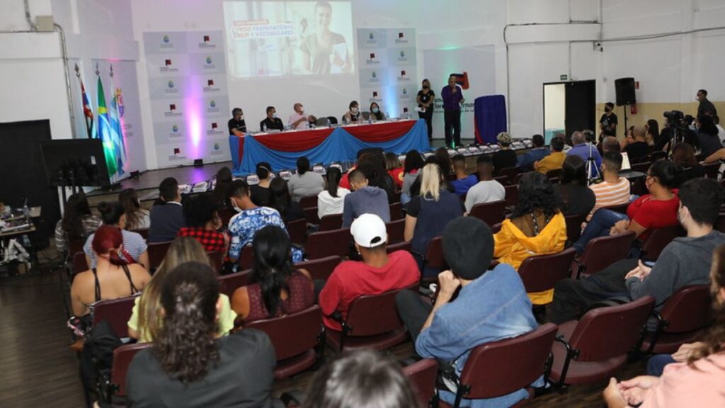 Parceria da Florestan para Curso Preparatório para o Enem atrai público de várias idades em Diadema 1 Parceria da Florestan para Curso Preparatório para o Enem atrai público de várias idades em Diadema