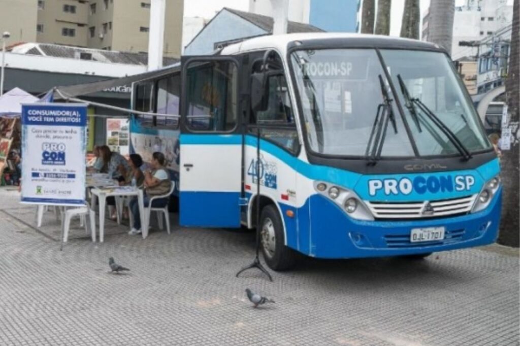Procon Móvel atende consumidores em Santo André
