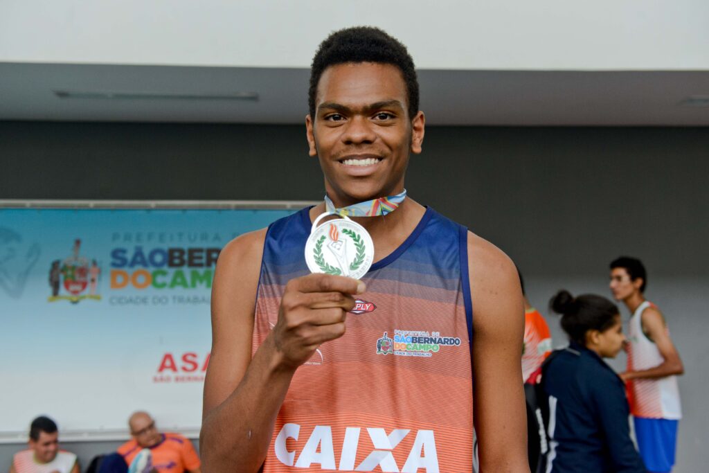 Atleta de São Bernardo é número 1 no ranking mundial nos 400 metros 1 Atleta de São Bernardo é número 1 no ranking mundial nos 400 metros