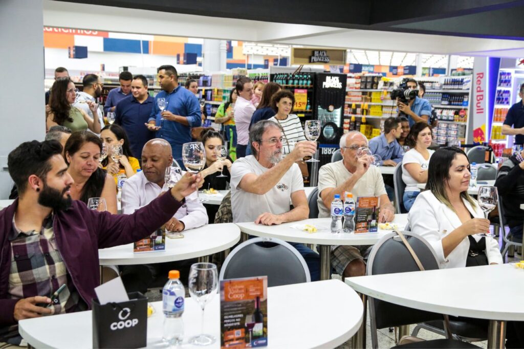 Cooperados da COOP participam de degustação de vinhos 2 Cooperados da COOP participam de degustação de vinhos