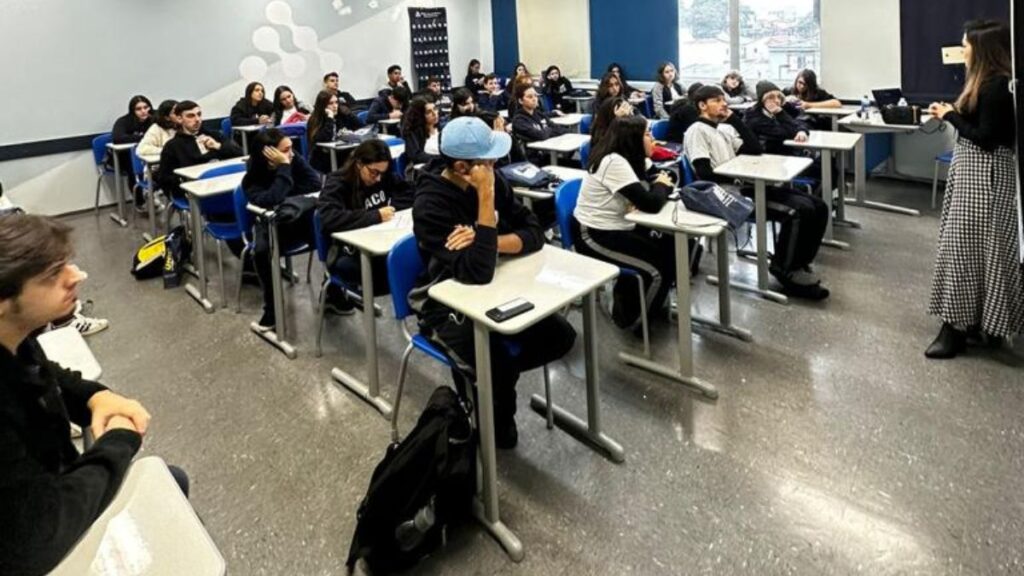 FDSBC apresenta oportunidades de carreira em evento para estudantes do Colégio Ábaco 1 FDSBC apresenta oportunidades de carreira em evento para estudantes do Colégio Ábaco