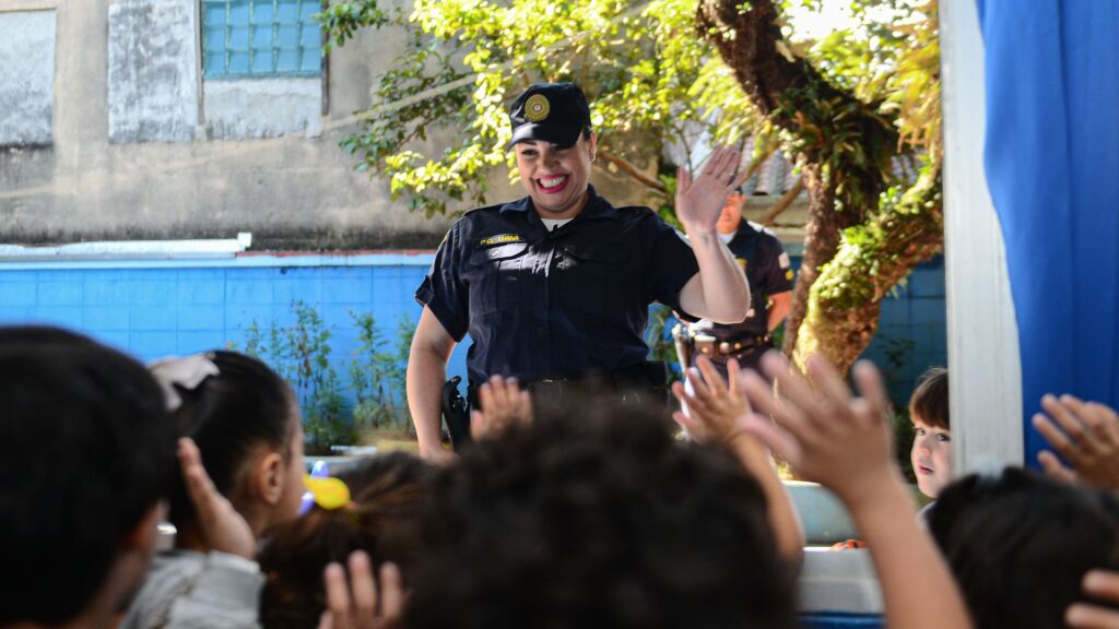 GCM de São Bernardo alia profissão e maternidade reforçando segurança na escola da filha 1 GCM de São Bernardo alia profissão e maternidade reforçando segurança na escola da filha