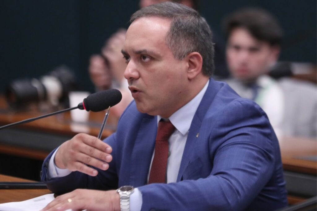 Marcelo Lima entrega ao ministro Flávio Dino PL que pede fim da audiência de custódia 1 Marcelo Lima entrega ao ministro Flávio Dino PL que pede fim da audiência de custódia