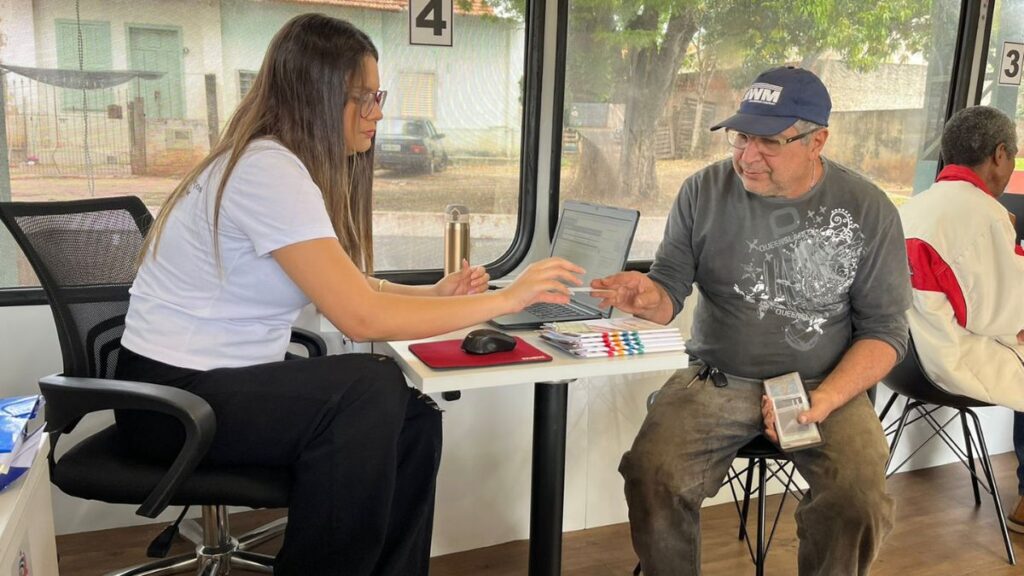 Ônibus do Cidadania Itinerante oferece serviços gratuitos em Rio Grande da Serra