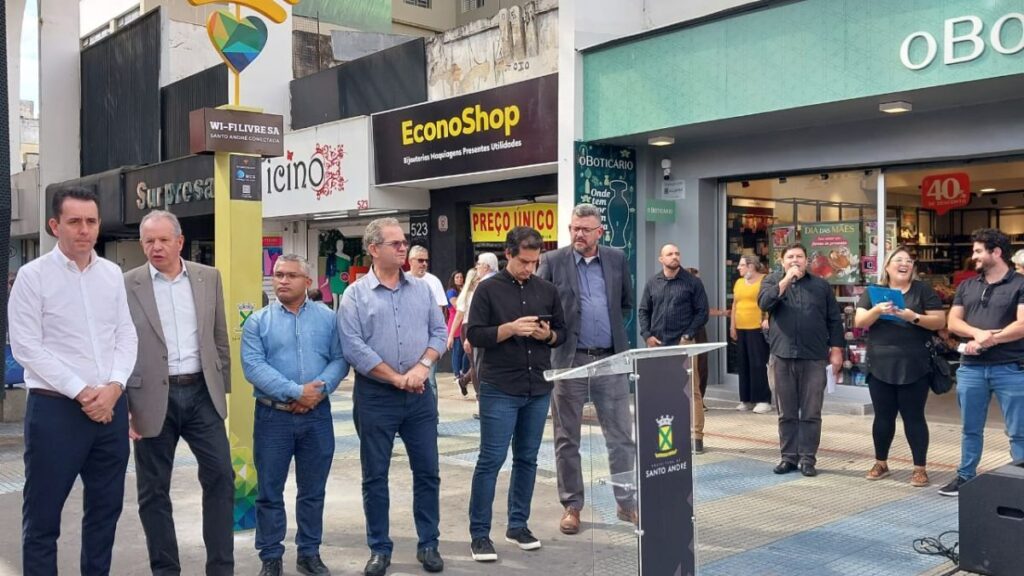 Prefeitura de Santo André lança novos postos de Wi-Fi Livre em parceria com WCS Conectologia 1 Prefeitura de Santo André lança novos postos de Wi-Fi Livre em parceria com WCS Conectologia