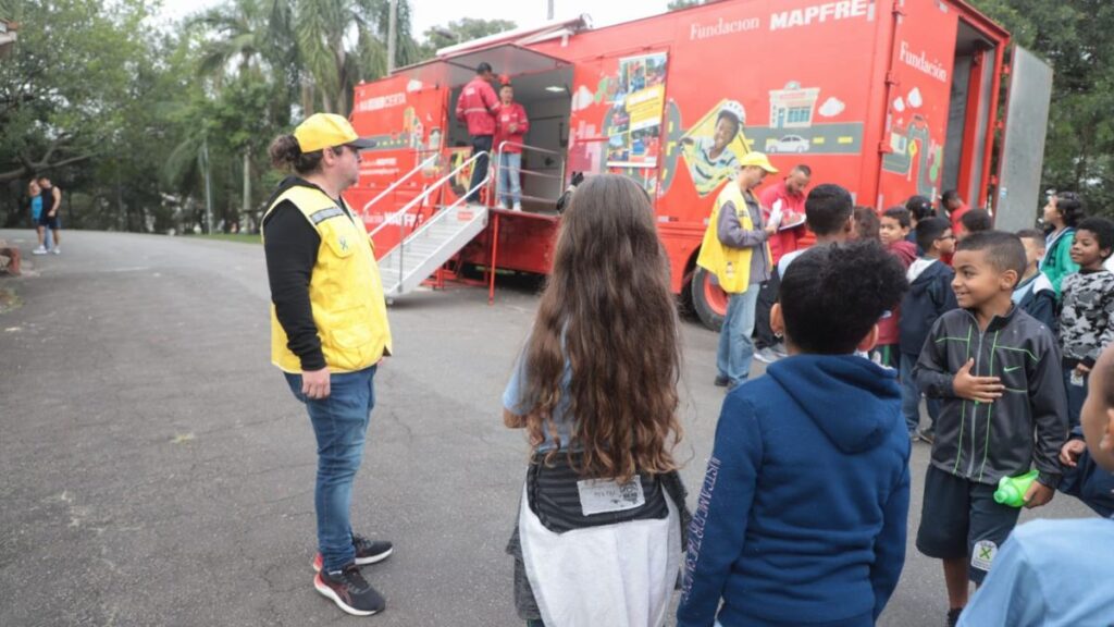 Santo André e Fundação Mapfre realizam ação sobre segurança viária com crianças 3 Santo Andre e Fundacao Mapfre realizam acao sobre seguranca viaria com criancas 2 1