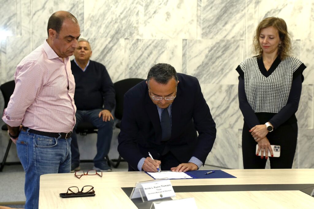 Auricchio empossa membros do Conselho de Educação e Conselho de Alimentação Escolar de São Caetano 4 Auricchio empossa membros do Conselho de Educação e Conselho de Alimentação Escolar de São Caetano