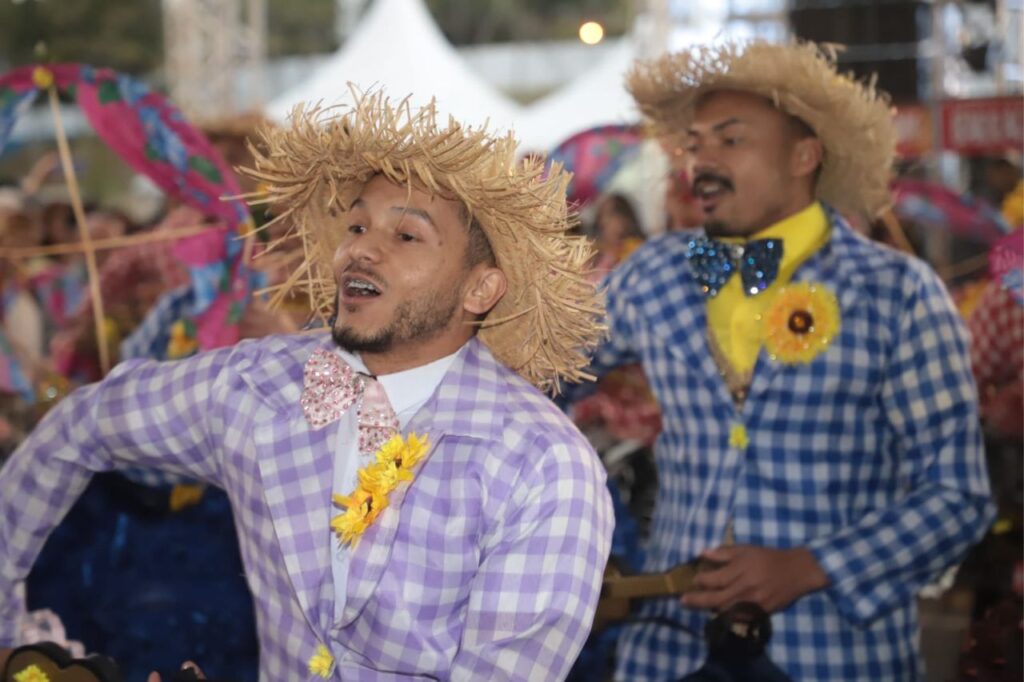 Arraial Solidário reúne 60 mil pessoas e arrecada 13 toneladas de alimentos 4 Arraial Solidário reúne 60 mil pessoas e arrecada 13 toneladas de alimentos