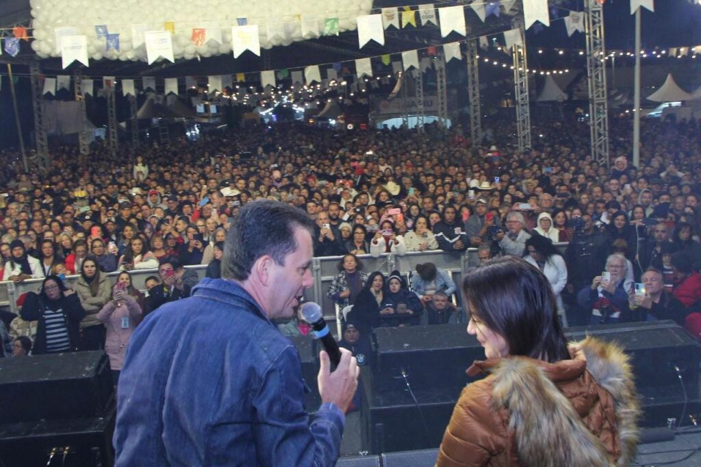 Arraial Solidário reúne 60 mil pessoas e arrecada 13 toneladas de alimentos 1 Arraial Solidário reúne 60 mil pessoas e arrecada 13 toneladas de alimentos