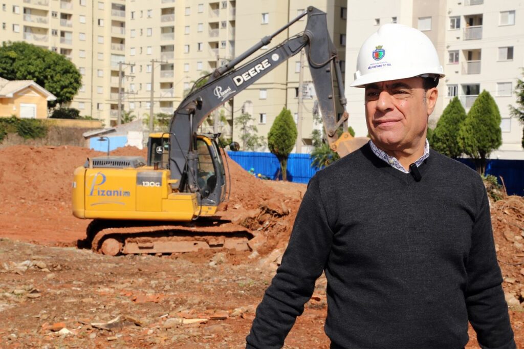Auricchio autoriza início das obras de complexo educacional, esportivo e cultural no Bairro Mauá 1 Auricchio autoriza início das obras de complexo educacional, esportivo e cultural no Bairro Mauá