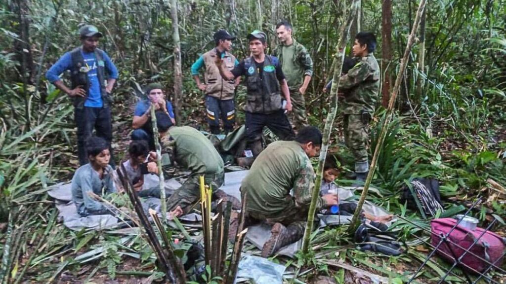 Crianças indígenas são encontradas vivas após 39 dias nas selvas da Colômbia 1 Quatro crianças indígenas são encontradas vivas após 39 dias nas selvas da Colômbia