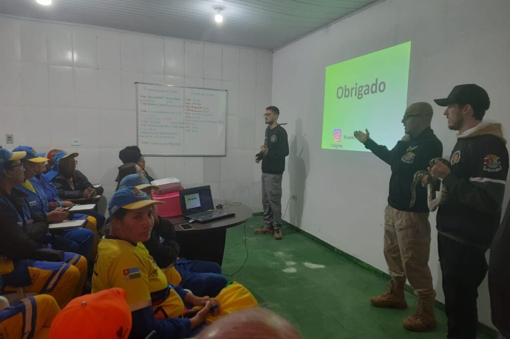 Ribeirão Pires promove capacitação de manejo de animais peçonhentos para funcionários da limpeza pública 2 Ribeirão Pires promove capacitação de manejo de animais peçonhentos para funcionários da limpeza pública