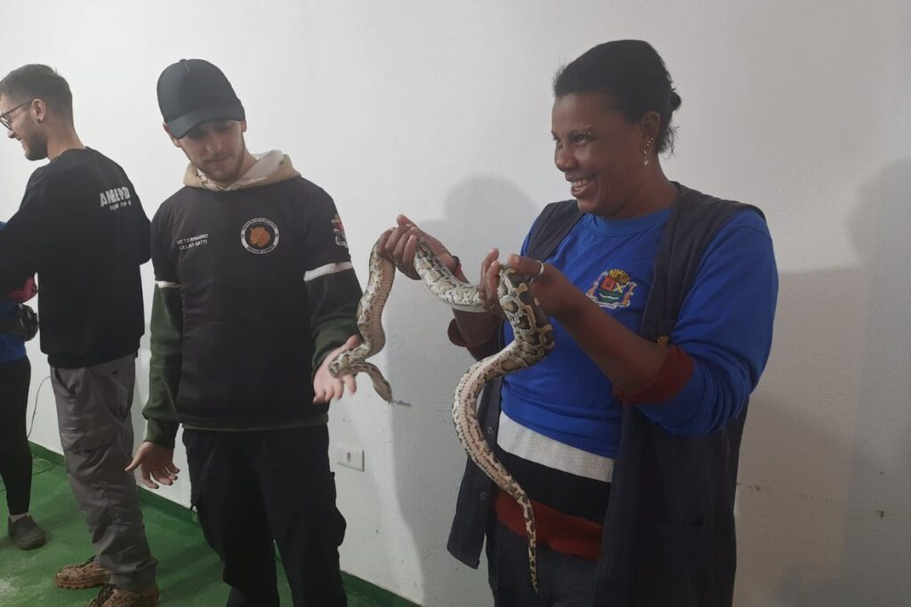 Ribeirão Pires promove capacitação de manejo de animais peçonhentos para funcionários da limpeza pública 1 Ribeirão Pires promove capacitação de manejo de animais peçonhentos para funcionários da limpeza pública
