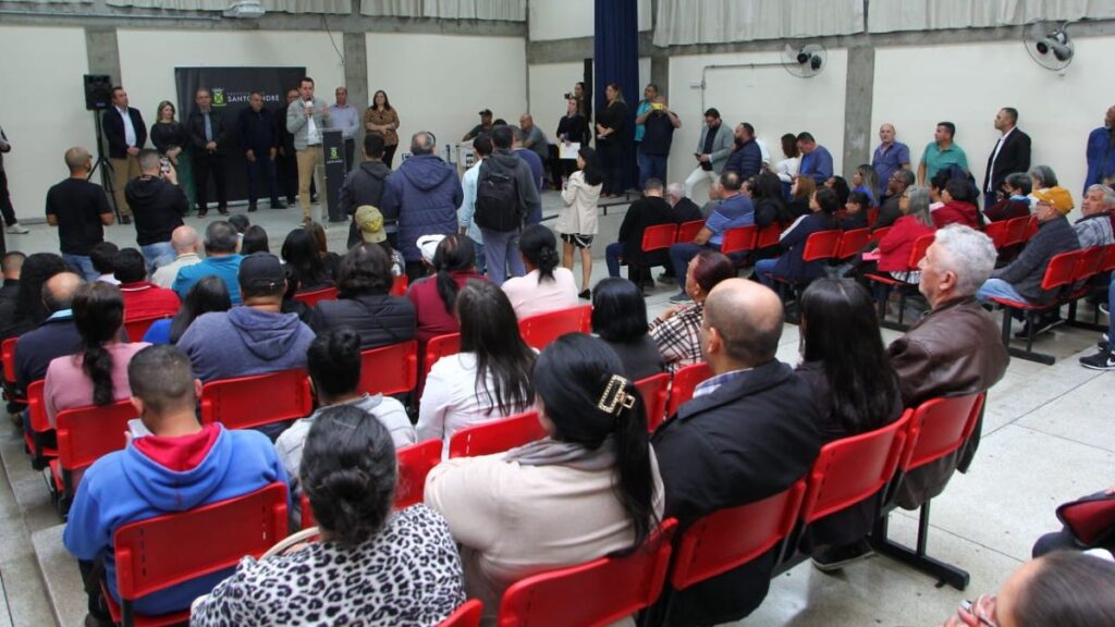 Santo André entrega 87 escrituras a moradores da Vila João Ramalho e Vila Curuçá 2 Santo André entrega 87 escrituras a moradores da Vila João Ramalho e Vila Curuçá