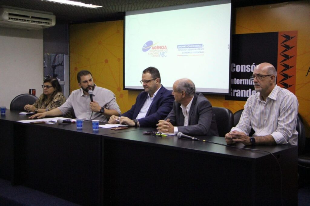 Agência prepara pesquisa para a juventude, acordo com o SESI, parceria com o BNDES e Pacto pela Indústria 1 Agência prepara pesquisa para a juventude, acordo com o SESI, parceria com o BNDES e Pacto pela Indústria