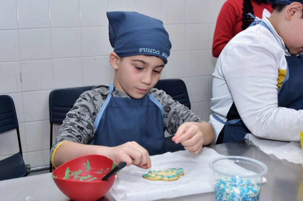 Oficinas de Férias da Escola de Ouro Andreense ensinam receitas para crianças