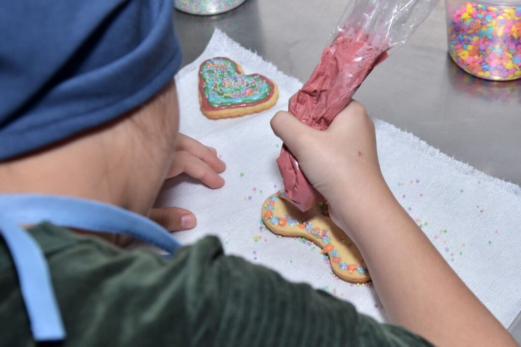 Oficinas de Férias da Escola de Ouro Andreense ensinam receitas para crianças