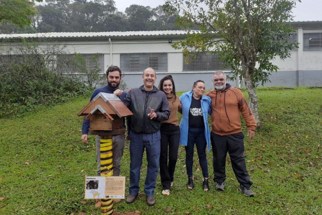 Prefeitura de Ribeirão Pires presenteia escola com colmeias de abelhas nativas