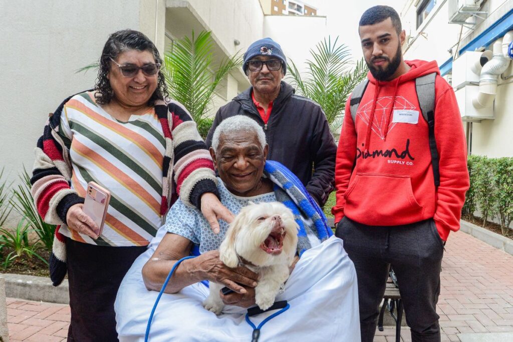 São Bernardo inova no cuidado humanizado com visita de pet no Hospital Anchieta