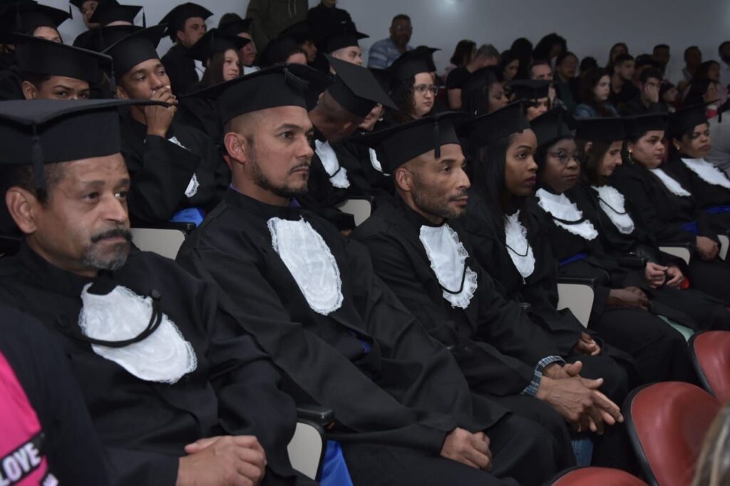 Santo André celebra graduação de alunos da EJA