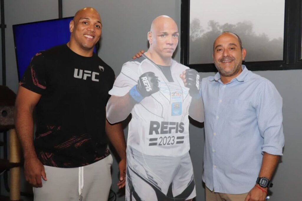 Campeão do UFC e natural de Ribeirão Pires, Pezão visita prefeito Guto Volpi