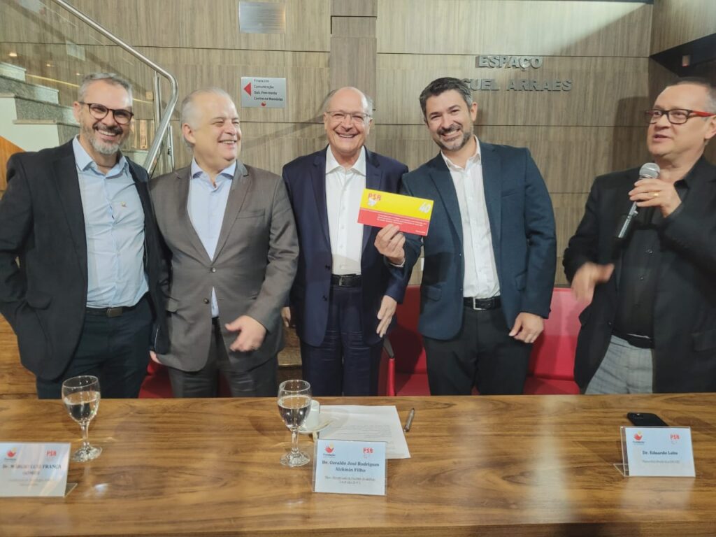 Com Alckmin e Marcio França, Eduardo Leite se filia ao PSB