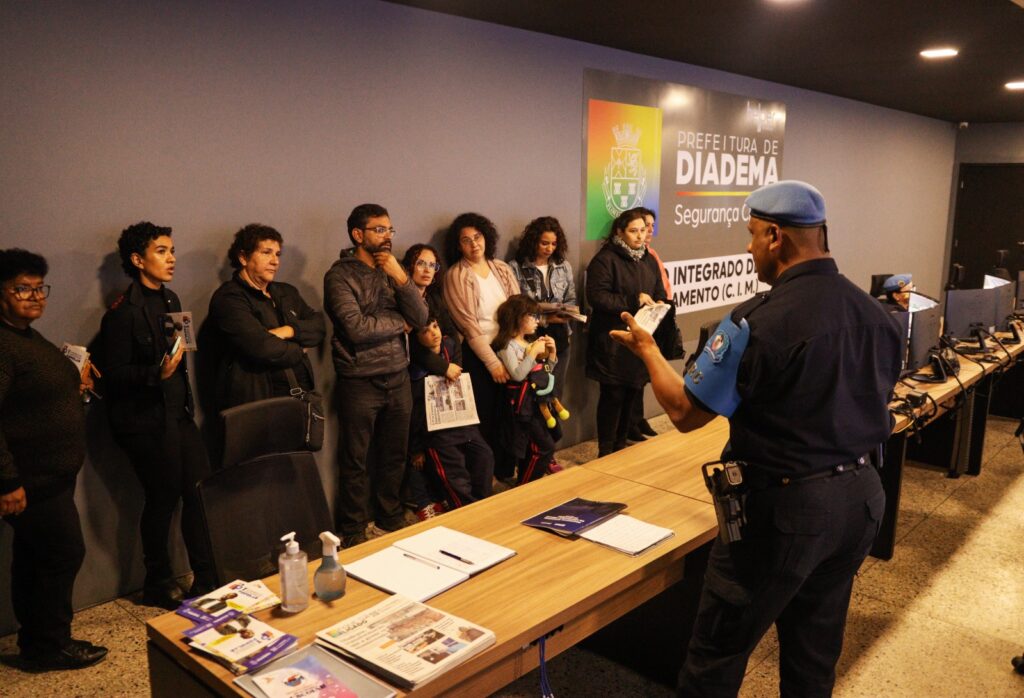 Observatórios de Segurança Escolar Sul e Leste visitam Central de Videomonitoramento em Diadema 2 Observatórios de Segurança Escolar Sul e Leste visitam Central de Videomonitoramento em Diadema