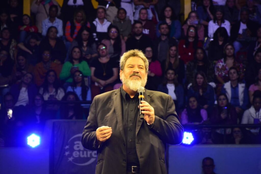Com presença do professor Cortella, encontro reúne 3,5 mil educadores em Santo André 2 Com presença do professor Cortella, encontro reúne 3,5 mil educadores em Santo André