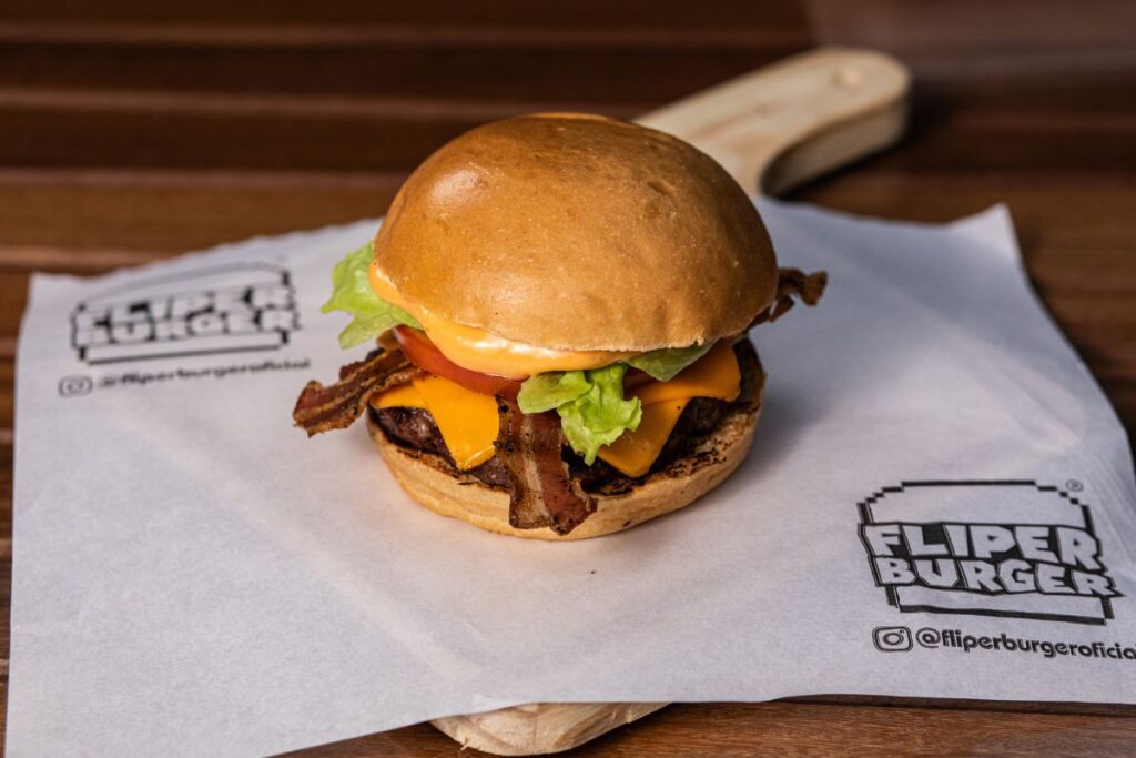 Fliper Burger chega ao Atrium Shopping