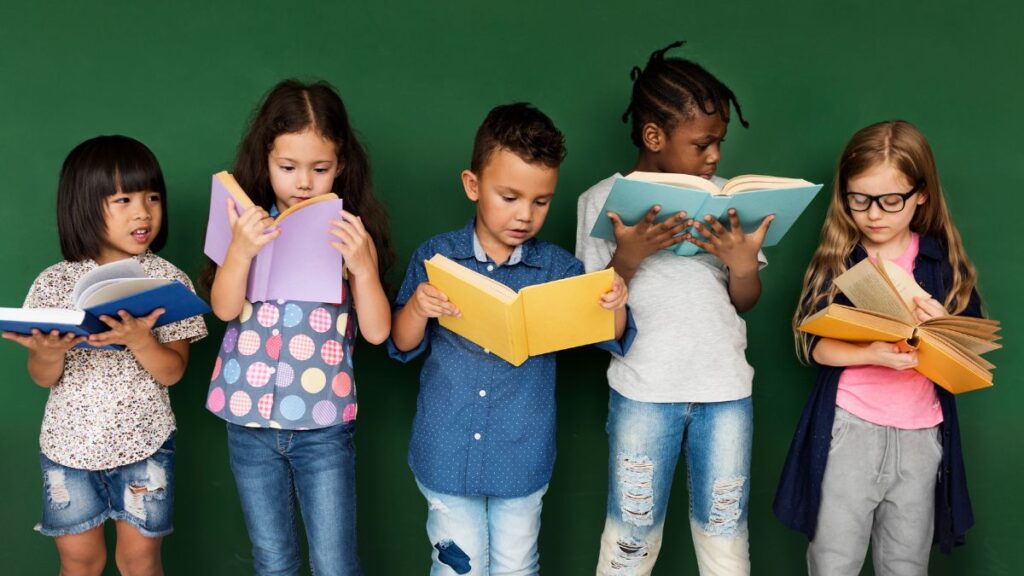 Público infantil é o que mais lê no Brasil: crianças de 5 a 10 anos consomem livros com frequência 1 Público infantil é o que mais lê no Brasil: crianças de 5 a 10 anos consomem livros com frequência