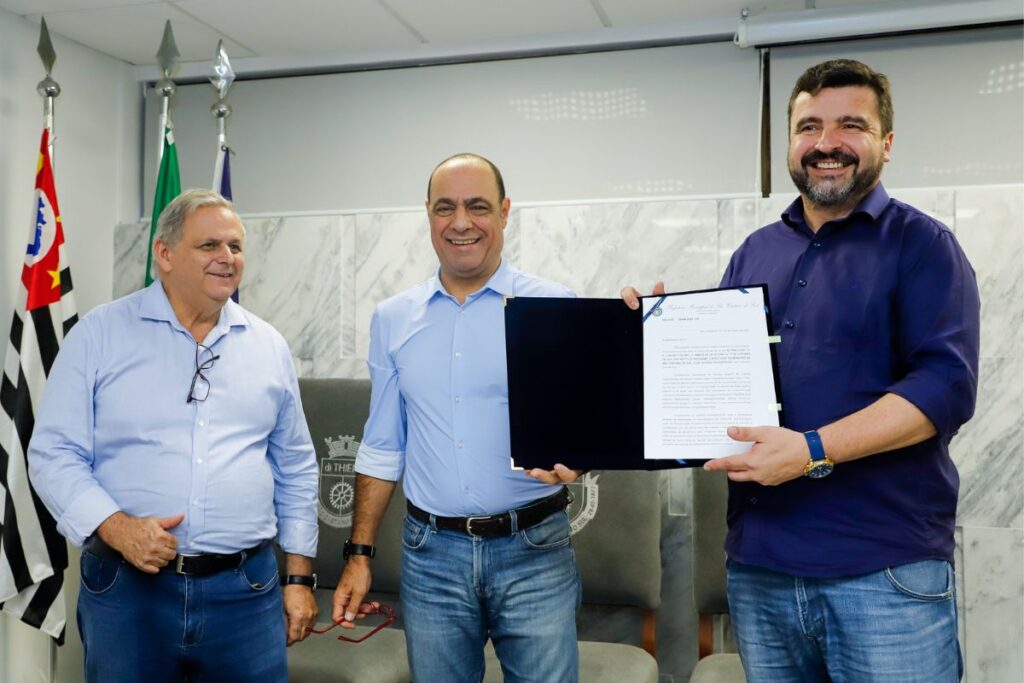 Prefeito Auricchio Amplia Benefícios Sociais em São Caetano do Sul 1 Prefeito Auricchio Amplia Benefícios Sociais em São Caetano do Sul