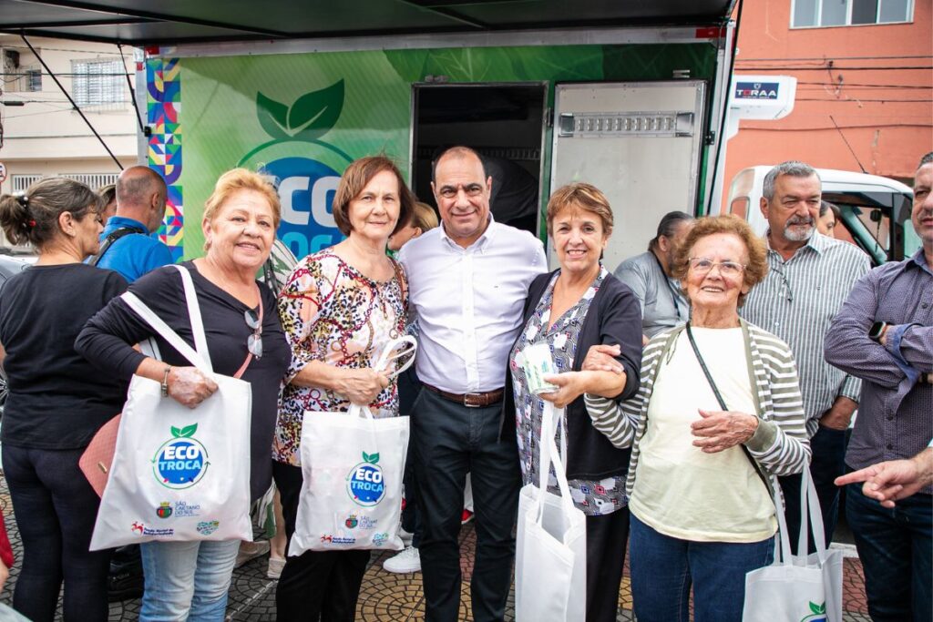 Programa EcoTroca repassa 150 kg de alimentos a moradores do Bairro São José, em São Caetano 1 Programa EcoTroca repassa 150 kg de alimentos a moradores do Bairro São José, em São Caetano