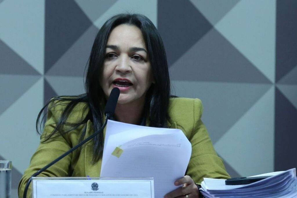 Relatora pede indiciamento de Bolsonaro e mais 60 golpistas