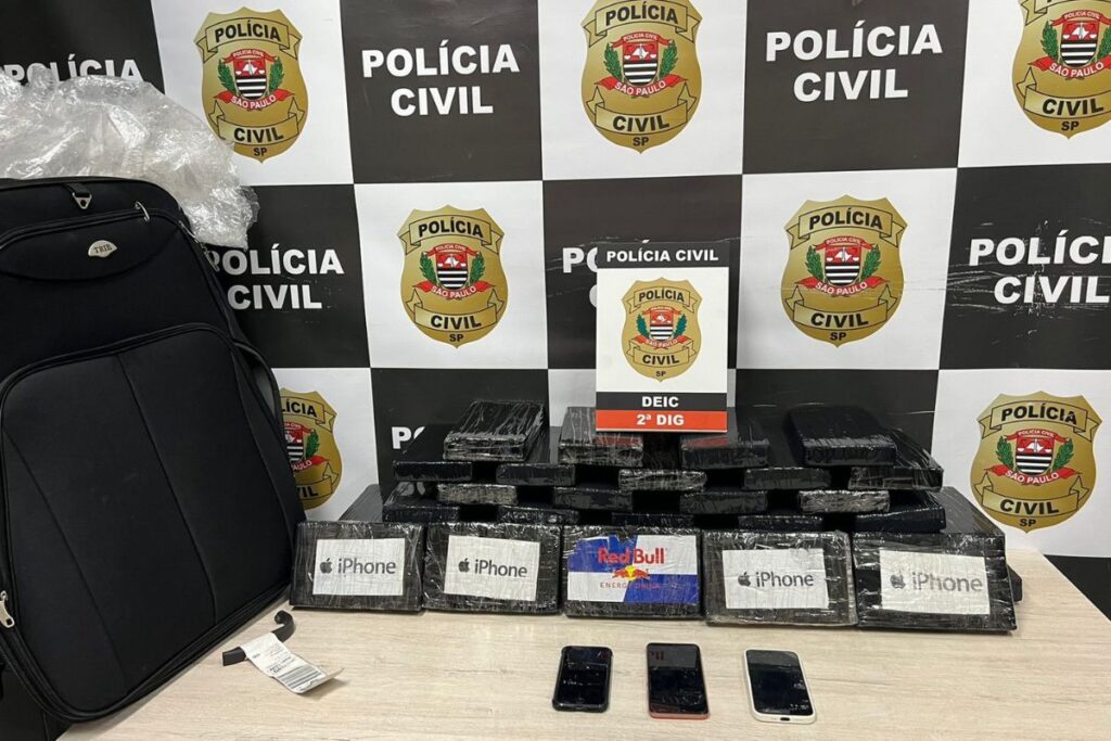 Polícia de SP prende trio que trocava etiquetas de malas para enviar drogas ao exterior