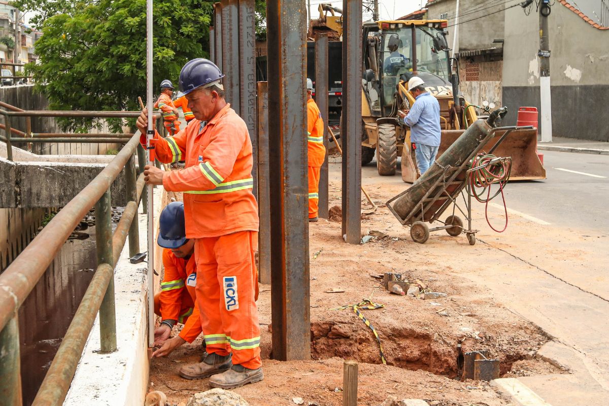 Prefeito visita obras para corrida de carros elétricos em SP