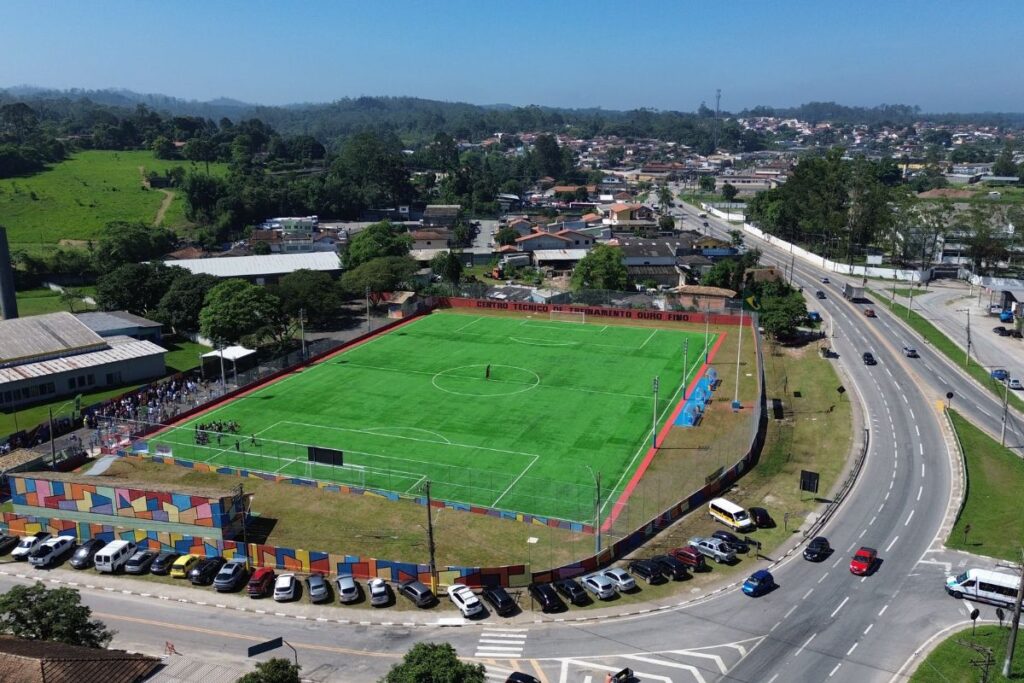 Prefeitura de Ribeirão Pires inaugura primeiro campo de grama sintética do município