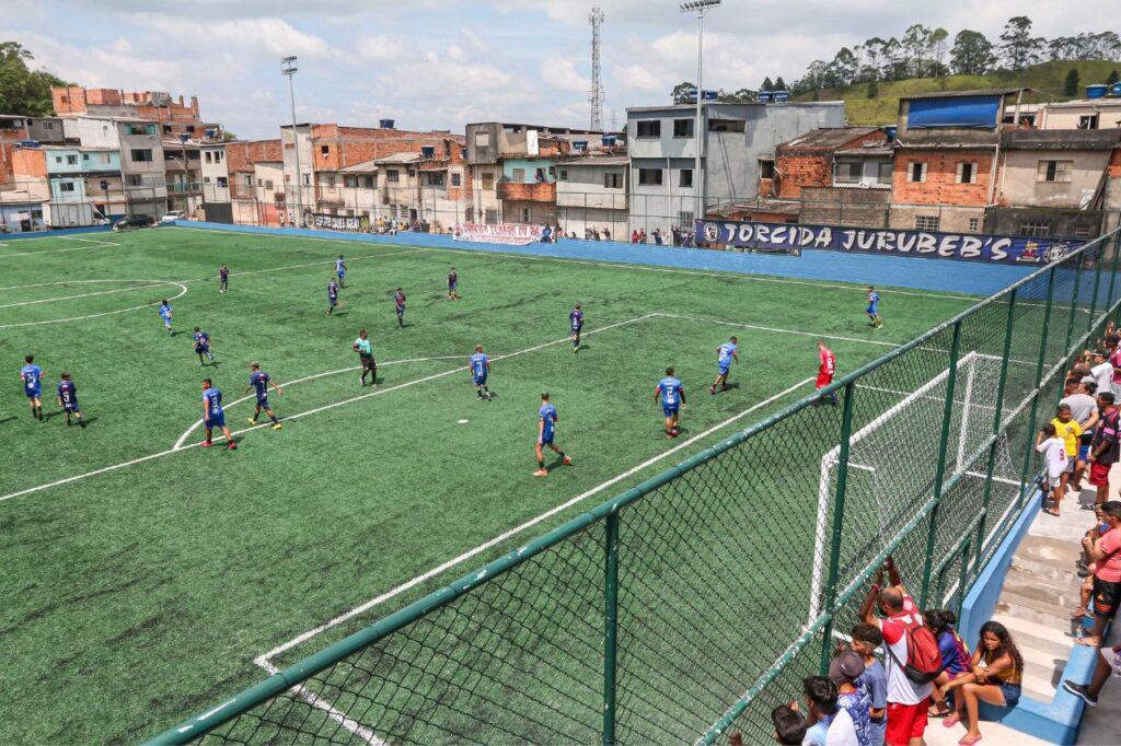 São Bernardo entrega campo de futebol amador revitalizado no Areião