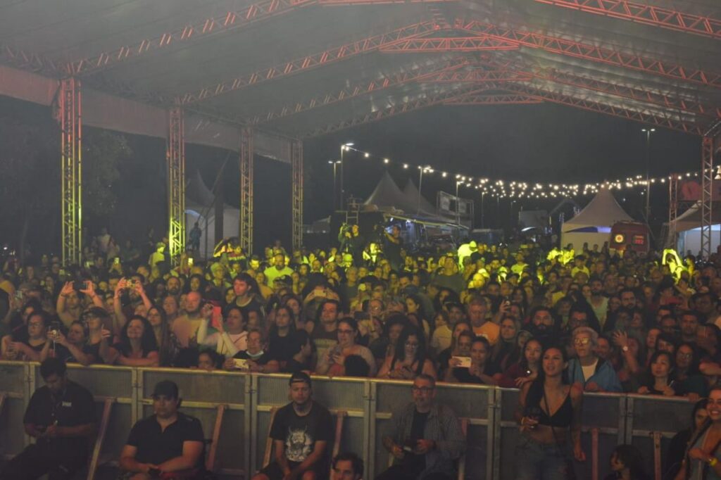 Show de Toni Garrido agita primeiro dia da Feira do Natal Solidário em Santo André 2 Show de Toni Garrido agita primeiro dia da Feira do Natal Solidário em Santo André