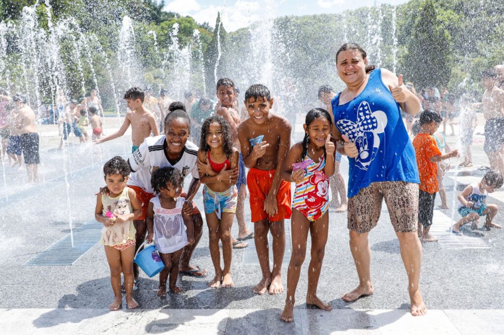 Chafarizes interativos viram atração no verão em São Caetano