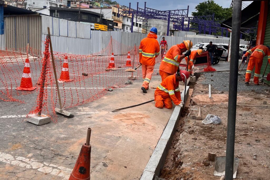 Mauá reforma o calçamento do entorno das obras do novo Terminal do Jardim Itapeva