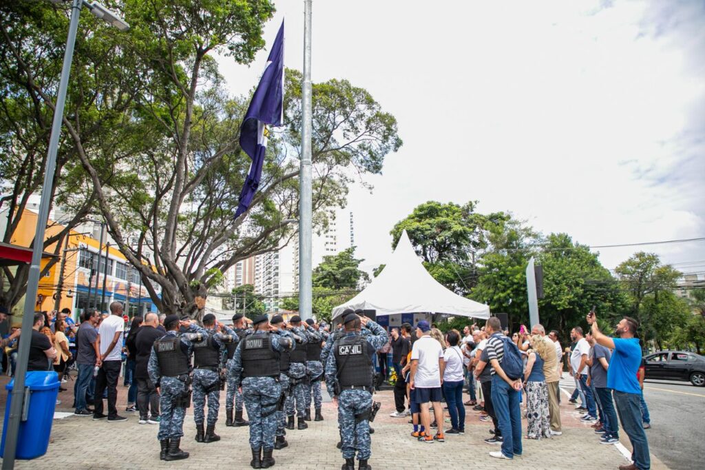 Prefeitura de São Caetano revitaliza Praça dos Expedicionários com mastro de bandeira de 25 metros