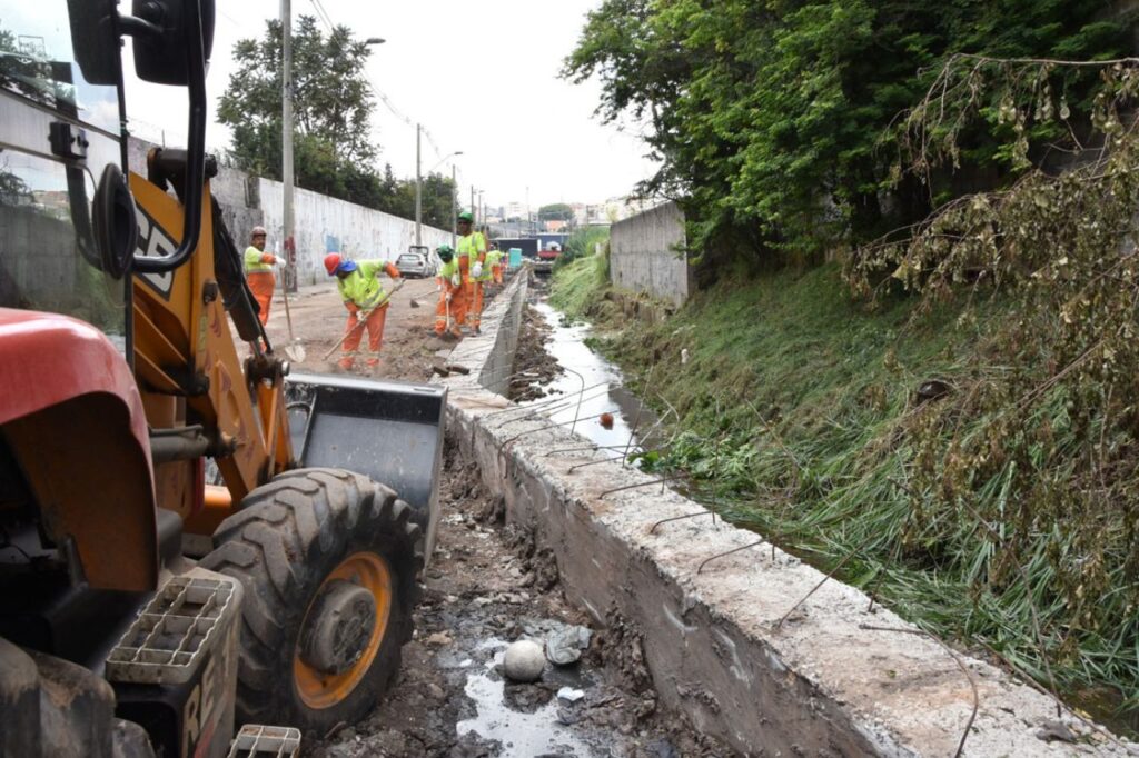 Santo André realiza obras para canalizar Córrego Utinga e recuperar rua que estava fechada 1 Santo André realiza obras para canalizar Córrego Utinga e recuperar rua que estava fechada