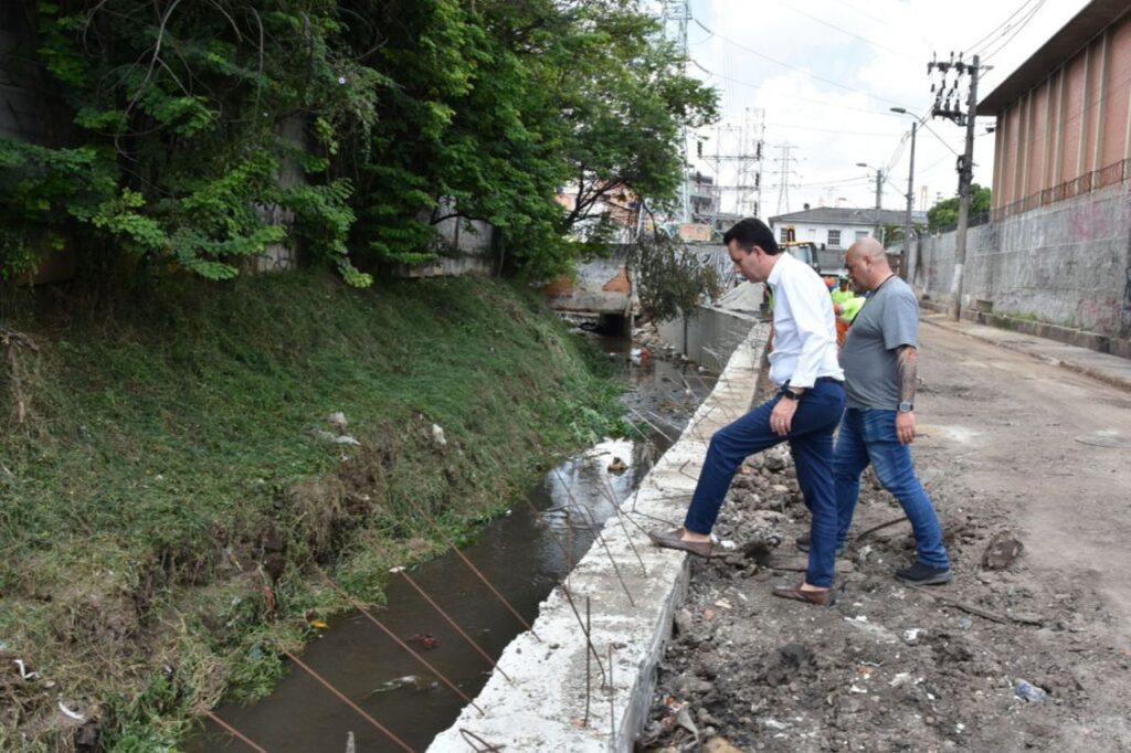 Santo André realiza obras para canalizar Córrego Utinga e recuperar rua que estava fechada 4 Santo André realiza obras para canalizar Córrego Utinga e recuperar rua que estava fechada
