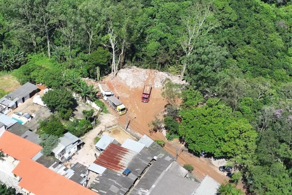 Semasa flagra crime ambiental em área do Parque do Pedroso 1 Semasa flagra crime ambiental em área do Parque do Pedroso