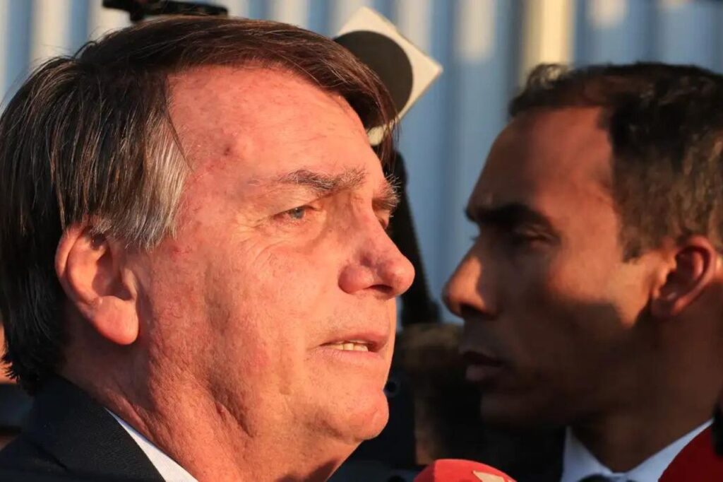 Bolsonaro diz ao STF que seria ilógico pedir asilo a embaixador