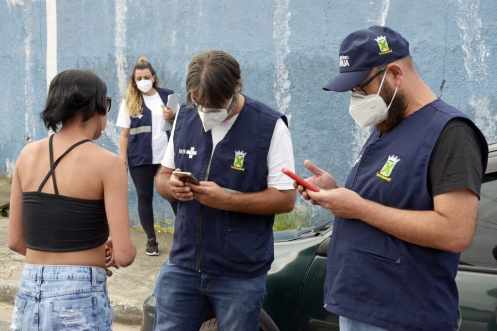 Consultório na Rua de Santo André é destaque em livro lançado pela Fiocruz